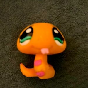 Littlest pet shop figurine